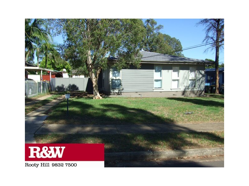 8 TANGALOA CRESCENT, Lethbridge Park NSW 2770