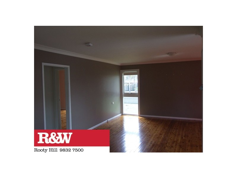 8 TANGALOA CRESCENT, Lethbridge Park NSW 2770