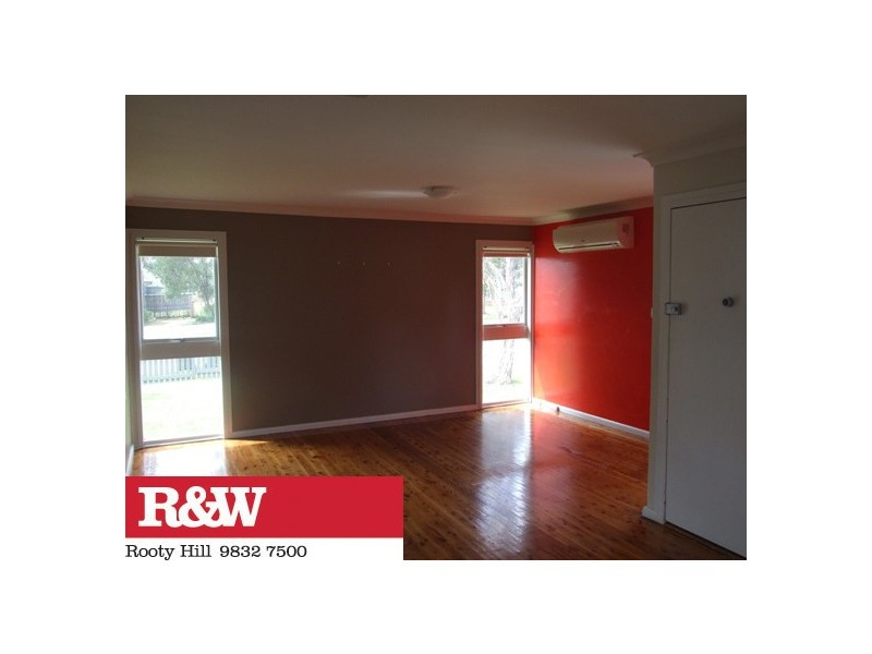 8 TANGALOA CRESCENT, Lethbridge Park NSW 2770