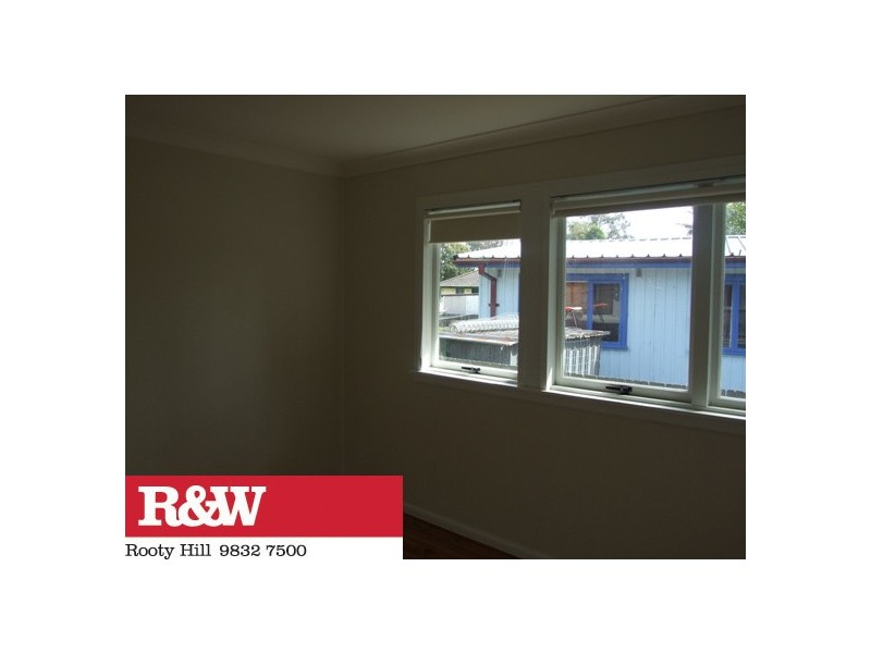 8 TANGALOA CRESCENT, Lethbridge Park NSW 2770