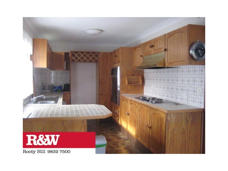 31 MAPLE ROAD, North St Marys NSW 2760