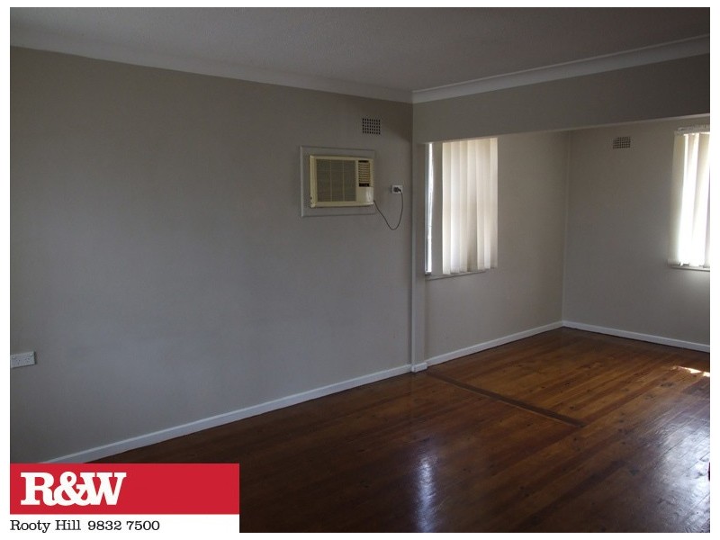 8 WAITAKI CRESCENT, Lethbridge Park NSW 2770