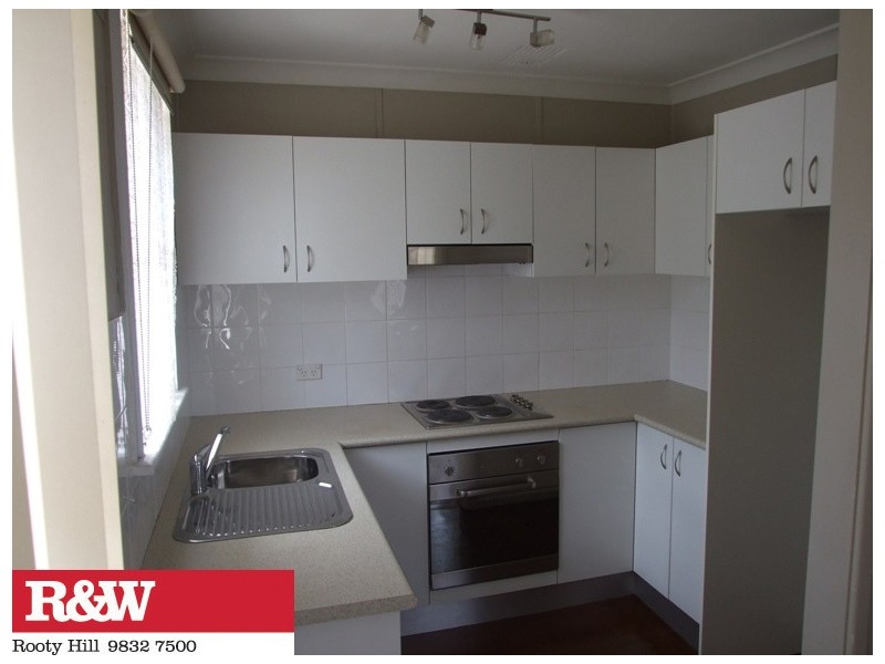 8 WAITAKI CRESCENT, Lethbridge Park NSW 2770