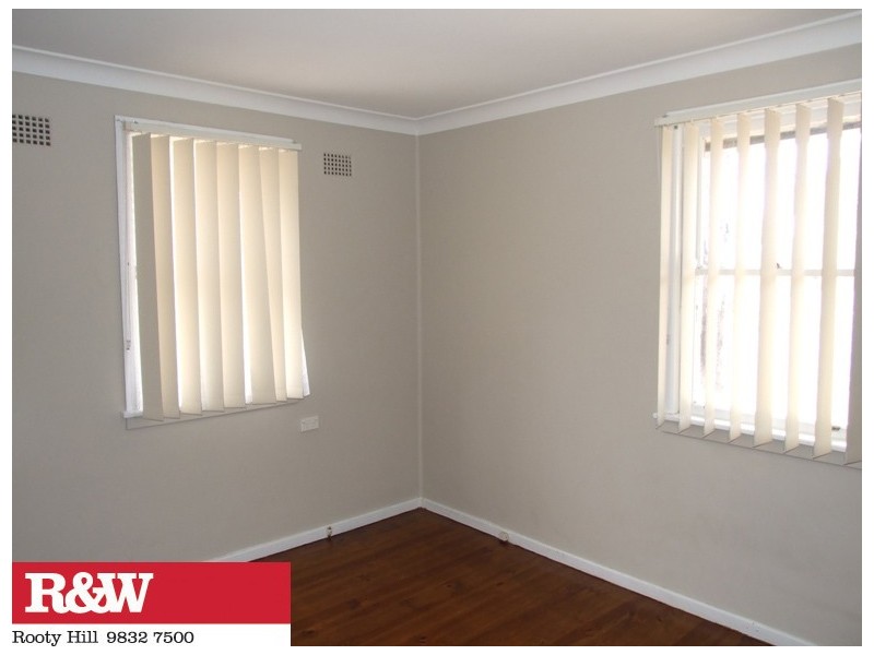 8 WAITAKI CRESCENT, Lethbridge Park NSW 2770