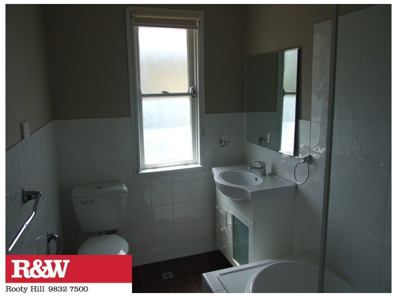 8 WAITAKI CRESCENT, Lethbridge Park NSW 2770