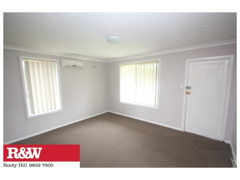 17 FORRESTER ROAD, Lethbridge Park NSW 2770