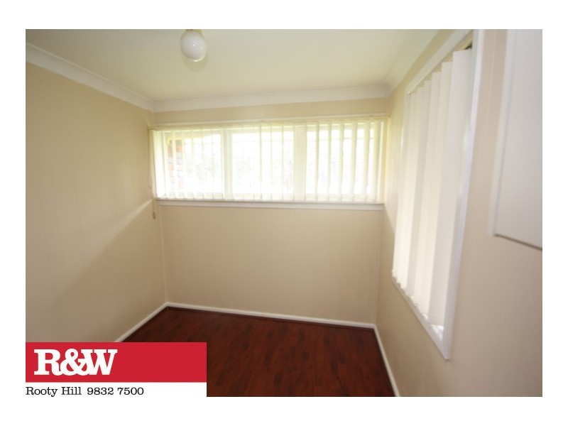 17 FORRESTER ROAD, Lethbridge Park NSW 2770