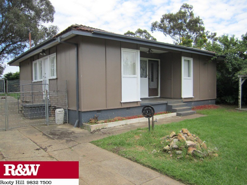 17 MAPLE ROAD, North St Marys NSW 2760