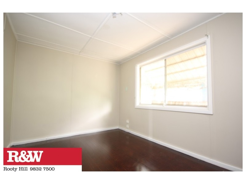 17 MAPLE ROAD, North St Marys NSW 2760