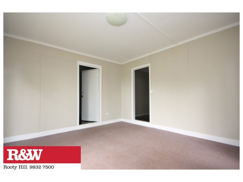 17 MAPLE ROAD, North St Marys NSW 2760