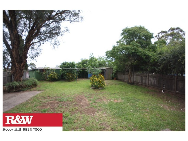 17 MAPLE ROAD, North St Marys NSW 2760
