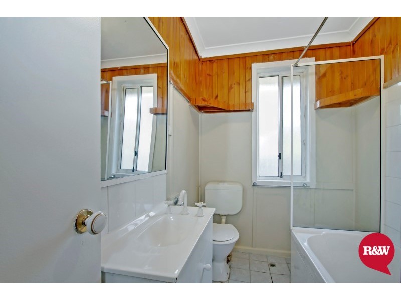 17 Forrester Road, Lethbridge Park NSW 2770