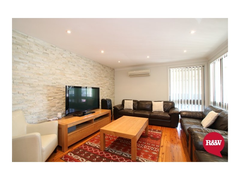 26 Shadlow Crescent, St Clair NSW 2759