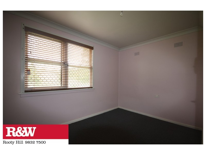 6 TARANAKI AVENUE, Lethbridge Park NSW 2770