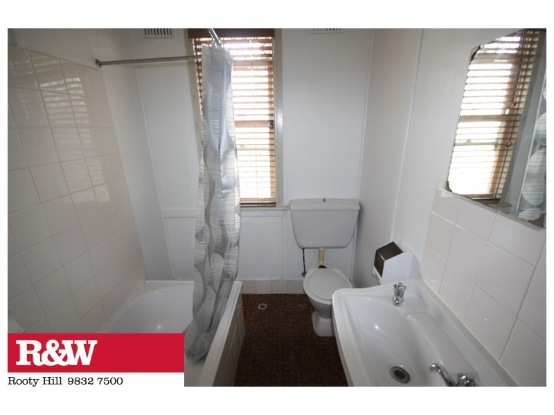 6 TARANAKI AVENUE, Lethbridge Park NSW 2770