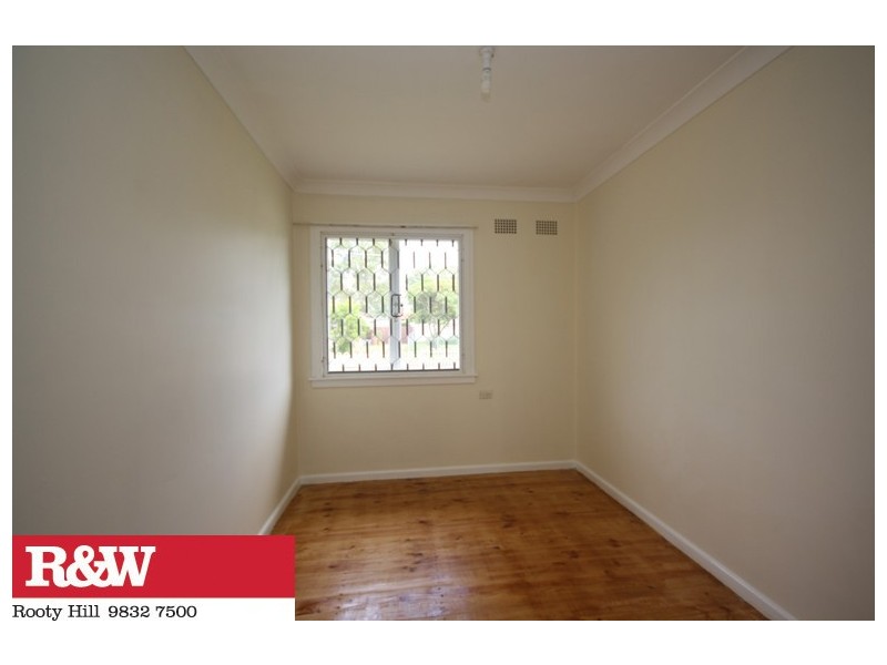 33 MELANESIA AVENUE, Lethbridge Park NSW 2770