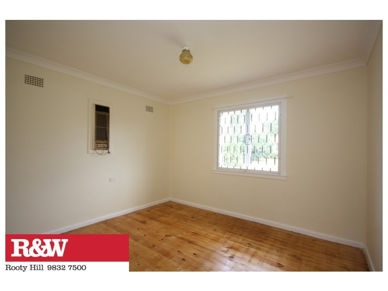 33 MELANESIA AVENUE, Lethbridge Park NSW 2770