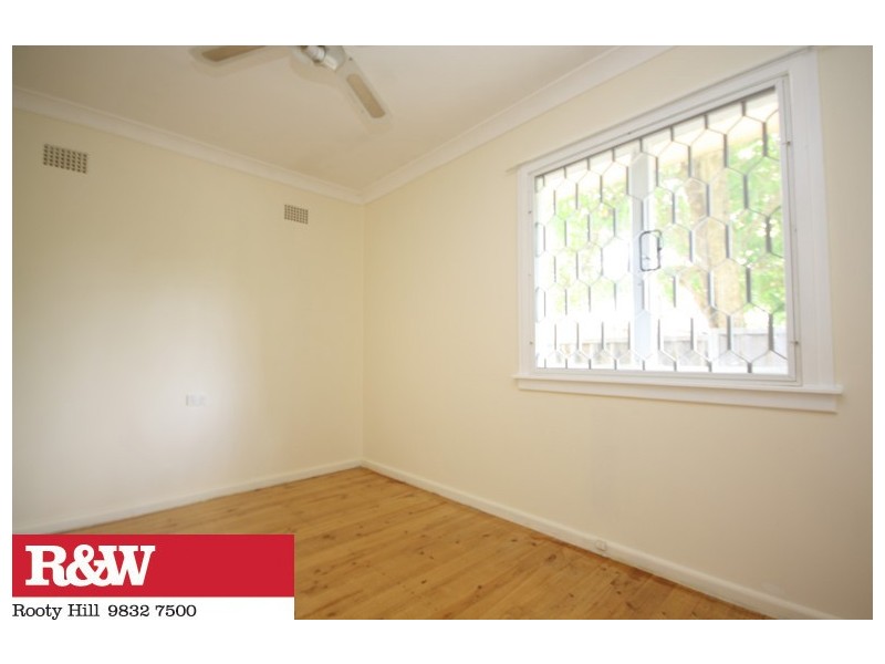 33 MELANESIA AVENUE, Lethbridge Park NSW 2770