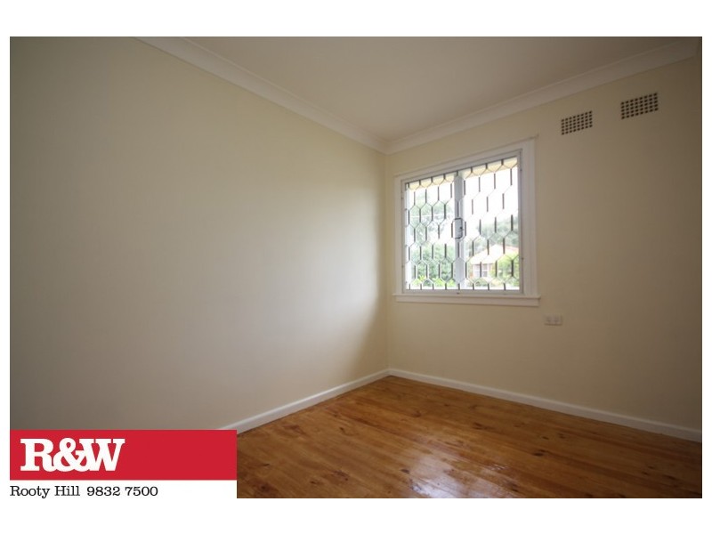 33 MELANESIA AVENUE, Lethbridge Park NSW 2770