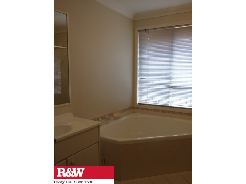 36 MANIFOLD ROAD, Blackett NSW 2770