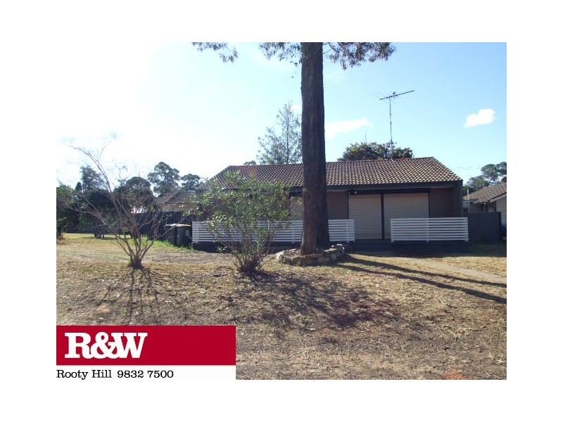 46 WAITAKI CRESCENT, Lethbridge Park NSW 2770