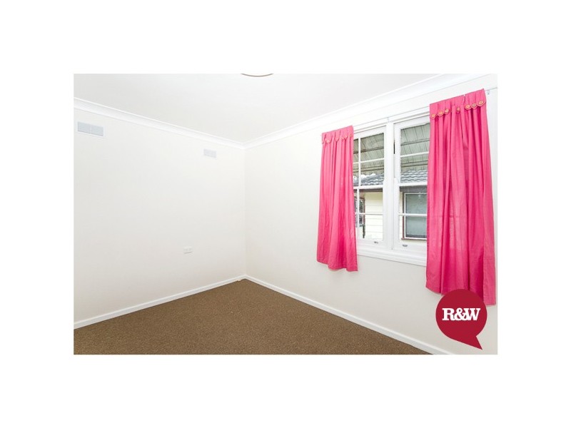 5 Basildon Place, Hebersham NSW 2770