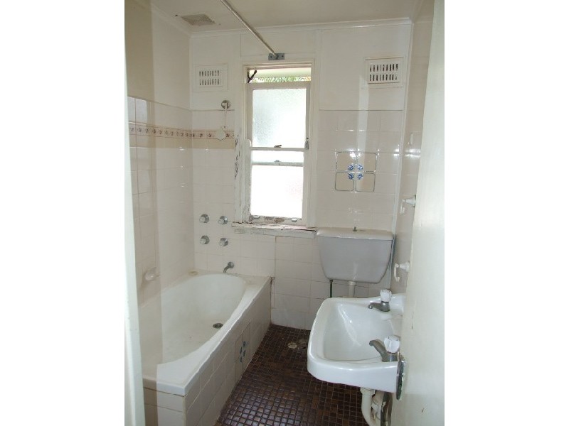 6 LEYTE AVE, Lethbridge Park NSW 2770