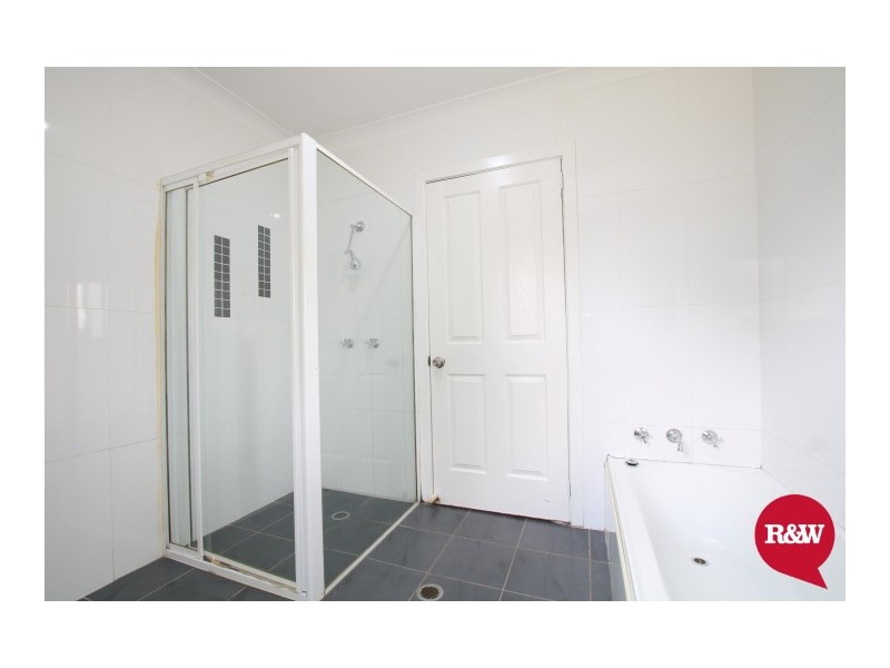 5 Tarawa Road, Lethbridge Park NSW 2770