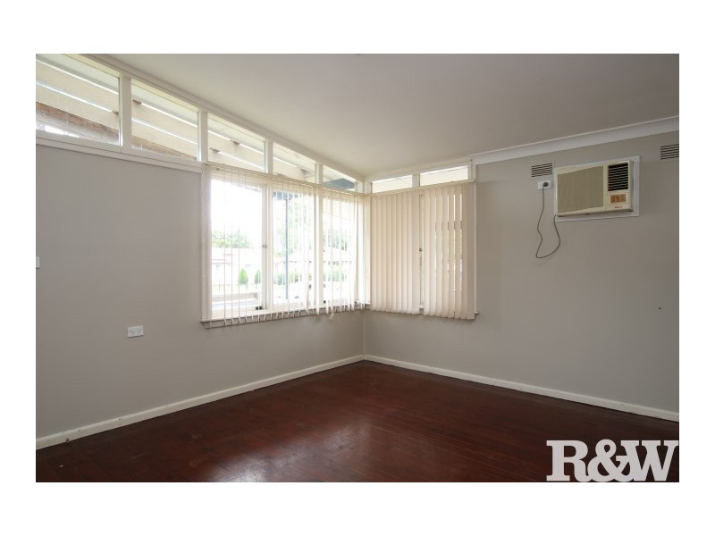 12 Rotorua Street, Lethbridge Park NSW 2770