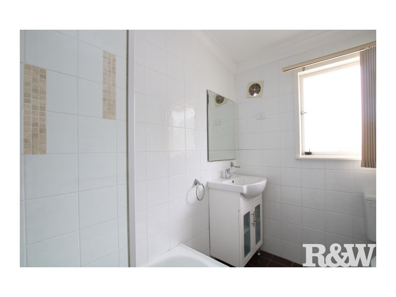 12 Rotorua Street, Lethbridge Park NSW 2770