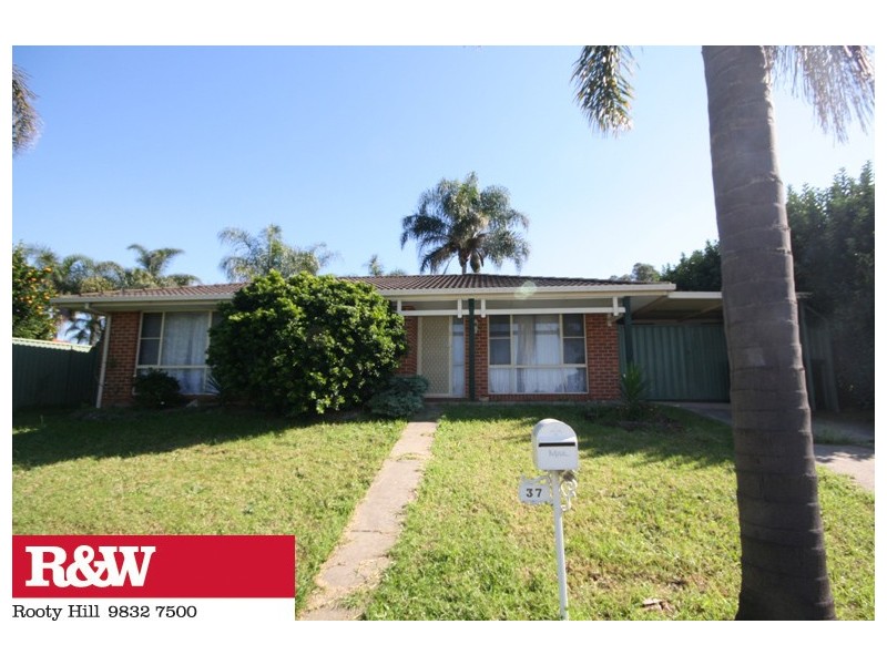 37 AQUILINA DRIVE, Plumpton NSW 2761