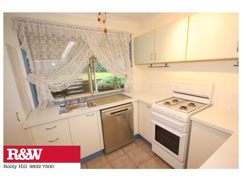 37 AQUILINA DRIVE, Plumpton NSW 2761