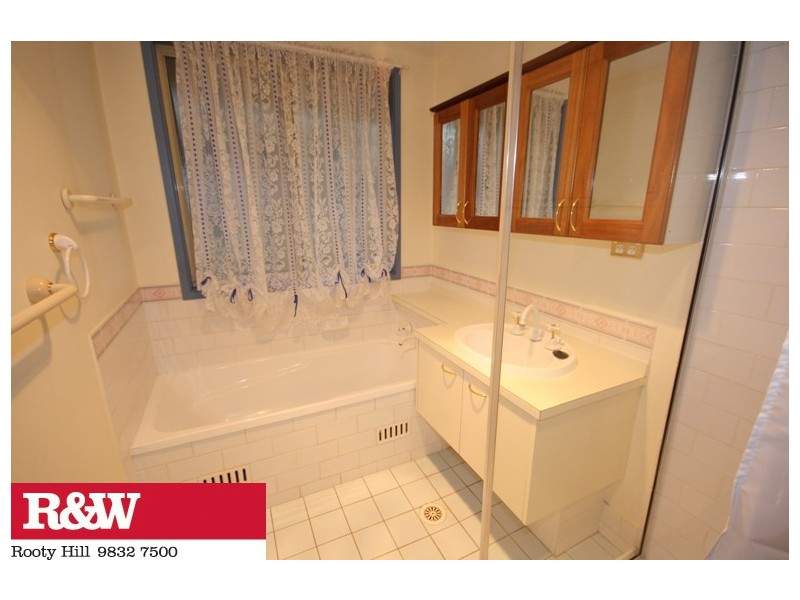 37 AQUILINA DRIVE, Plumpton NSW 2761