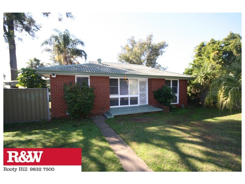 8 HAWAII AVENUE, Lethbridge Park NSW 2770