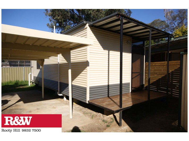 8a HAWAII AVENUE, Lethbridge Park NSW 2770