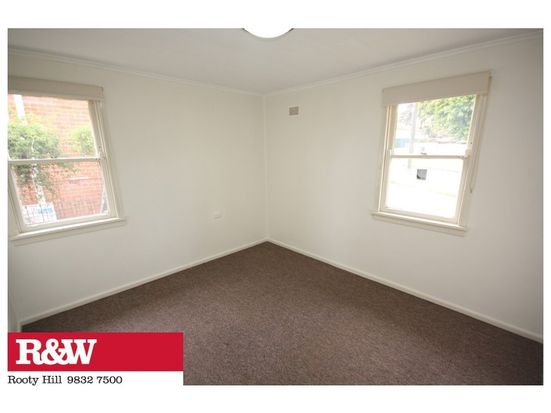42 ELLENGOWAN CRESCENT, Whalan NSW 2770
