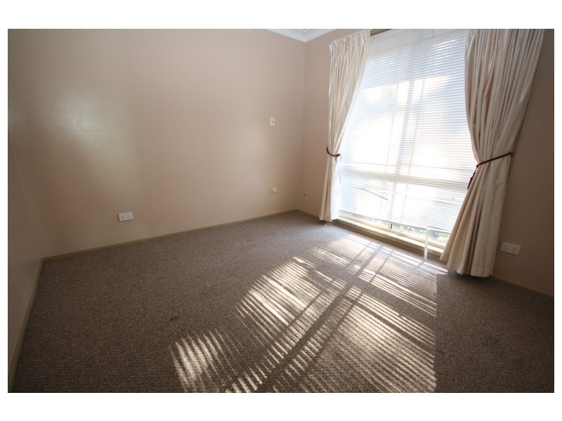 8A THOMPSON AVENUE, Oxley Park NSW 2760