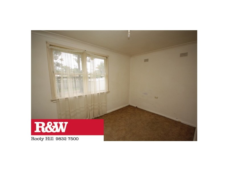 4 PALAU CRESCENT, Lethbridge Park NSW 2770