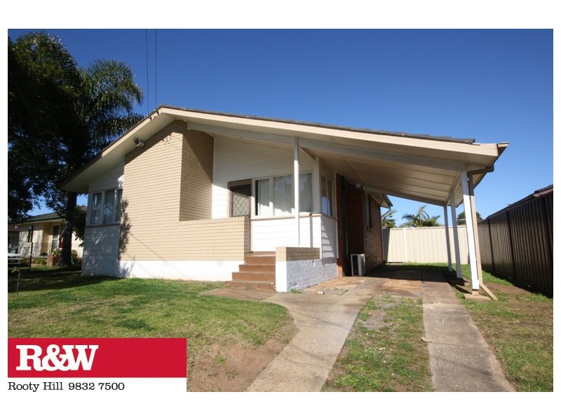 42 MANGARIVA AVENUE, Lethbridge Park NSW 2770