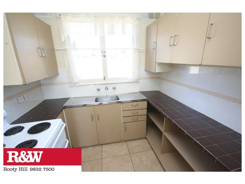 42 MANGARIVA AVENUE, Lethbridge Park NSW 2770