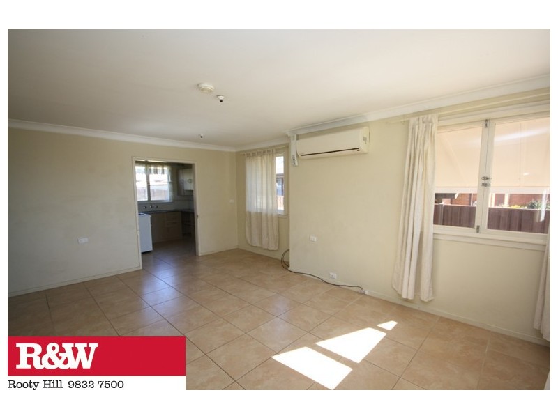 42 MANGARIVA AVENUE, Lethbridge Park NSW 2770