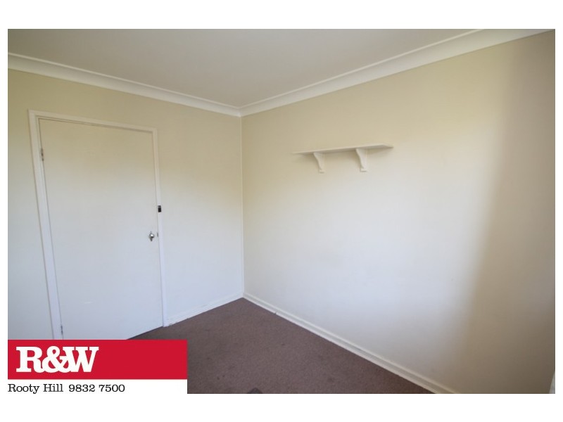 42 MANGARIVA AVENUE, Lethbridge Park NSW 2770