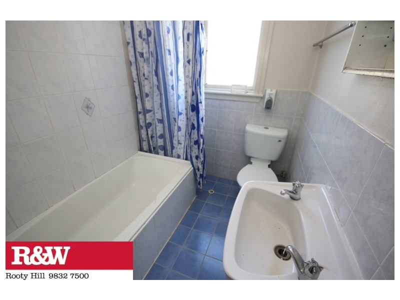 42 MANGARIVA AVENUE, Lethbridge Park NSW 2770