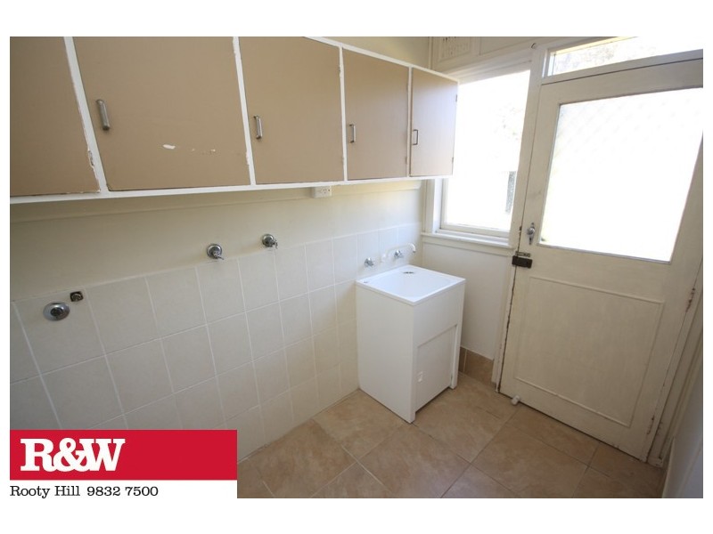 42 MANGARIVA AVENUE, Lethbridge Park NSW 2770