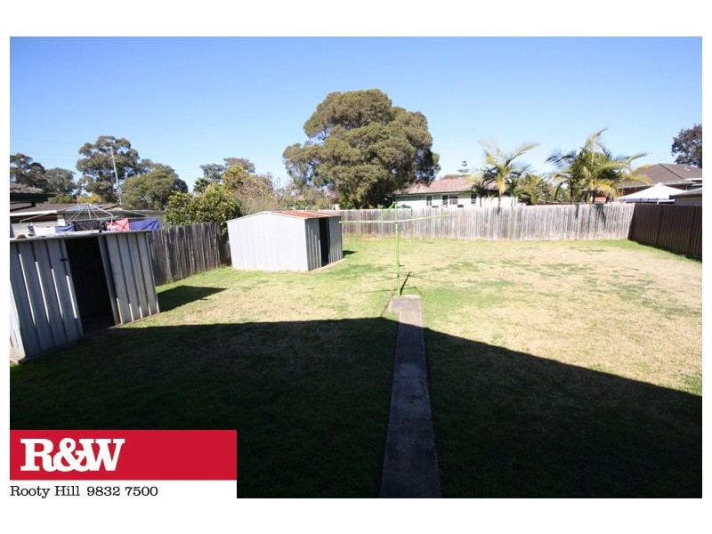 42 MANGARIVA AVENUE, Lethbridge Park NSW 2770