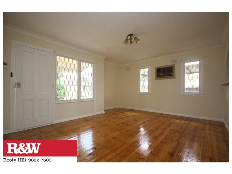 33 MELANESIA AVENUE, Lethbridge Park NSW 2770