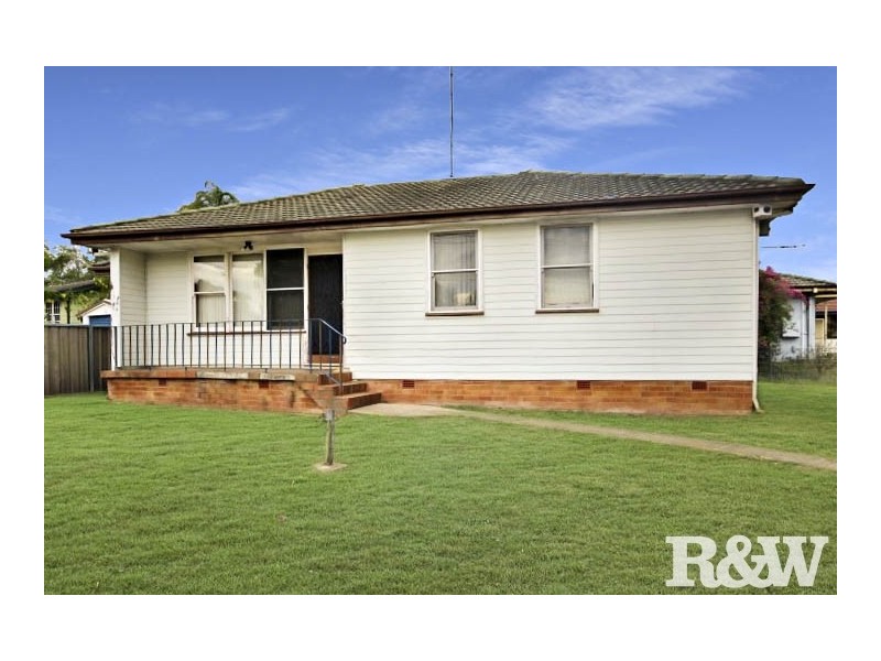 16 Tasman Avenue, Lethbridge Park NSW 2770