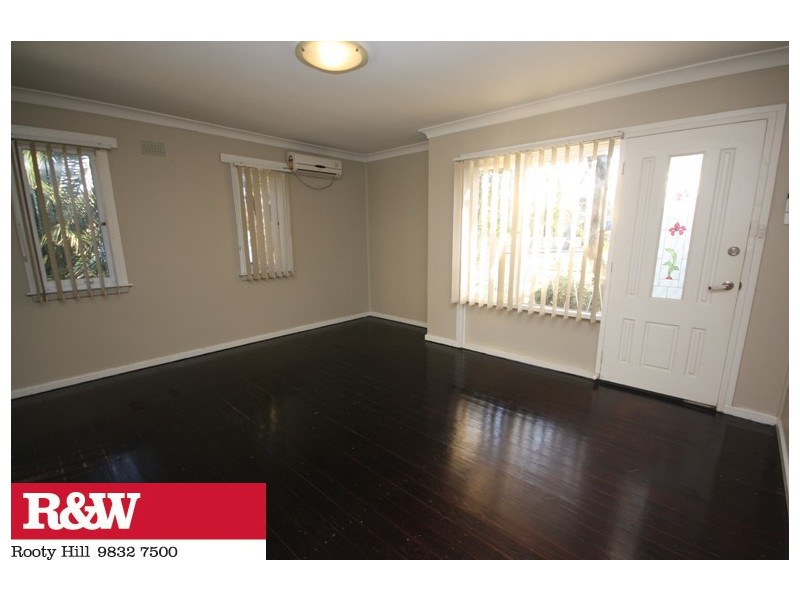 41 LINGAYEN AVENUE, Lethbridge Park NSW 2770