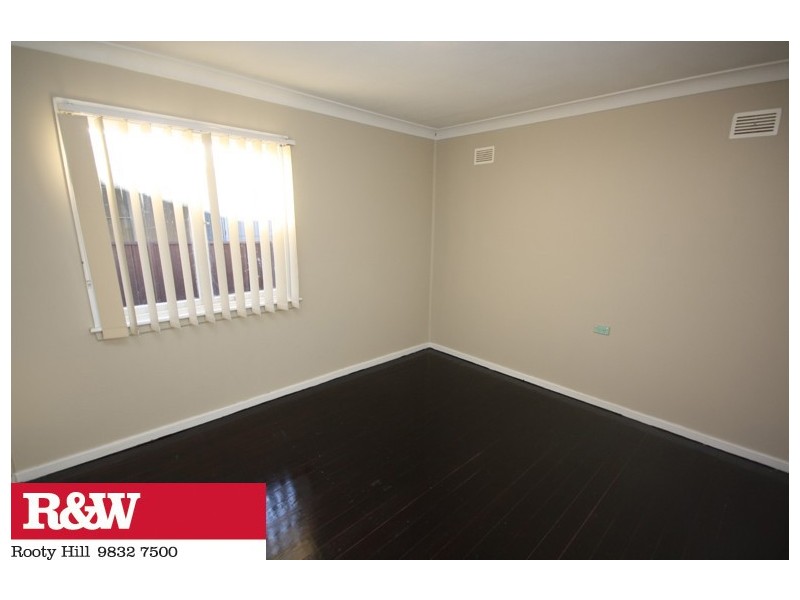 41 LINGAYEN AVENUE, Lethbridge Park NSW 2770