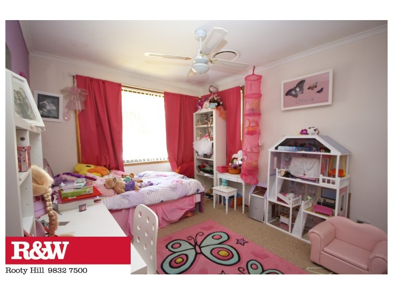 13 COOWARRA DRIVE, St Clair NSW 2759